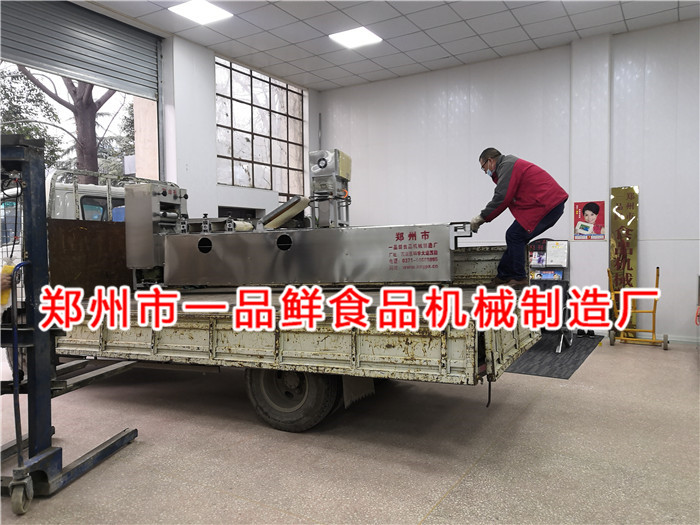 西安渭南食品廠的客戶擴大生意規模訂購350型燴面機(圖1)